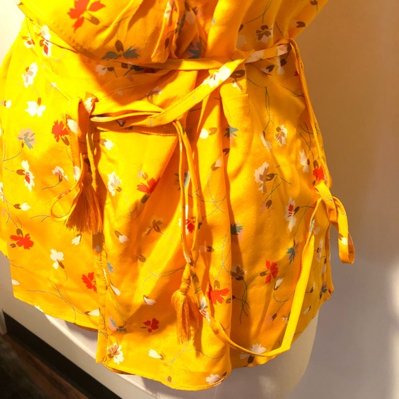 Madewell wrap top with flutter sleeves - Picture 3 of 6